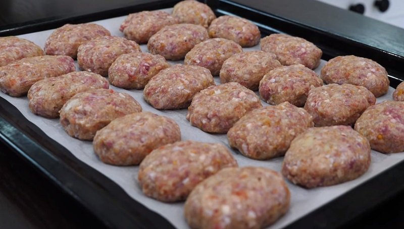 як приготувати котлети в духовці на деку