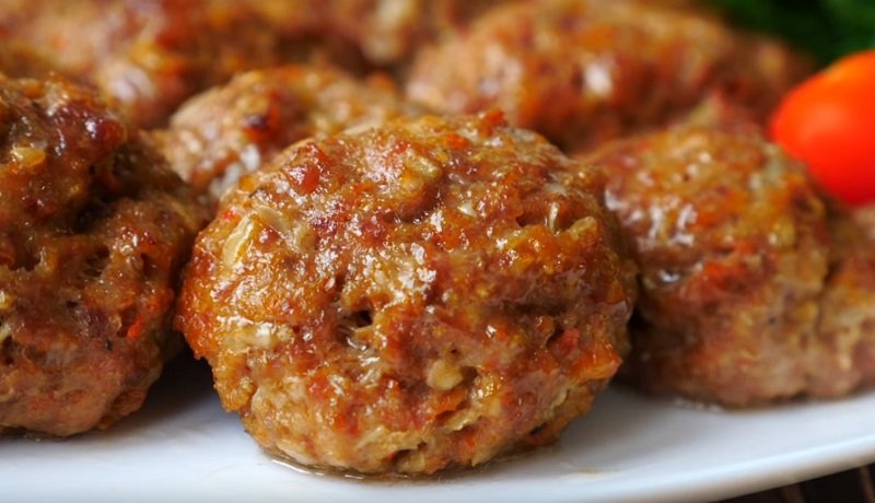 як приготувати котлети в духовці з підливою