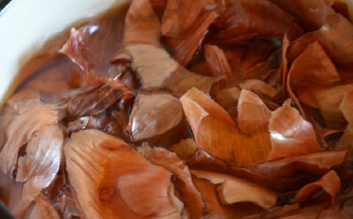 Як фарбувати яйця в цибулинні