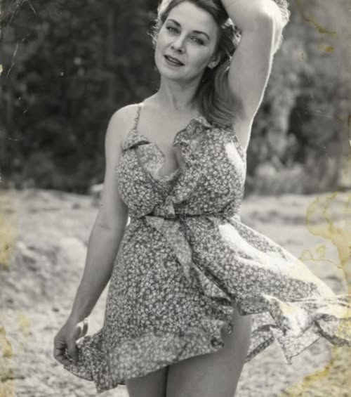 Она украла чужого мужа прямо из-под носа у вдовы, пока та еще не остыла в гробу, и заставила всю деревню подавиться ядом собственных сплетен